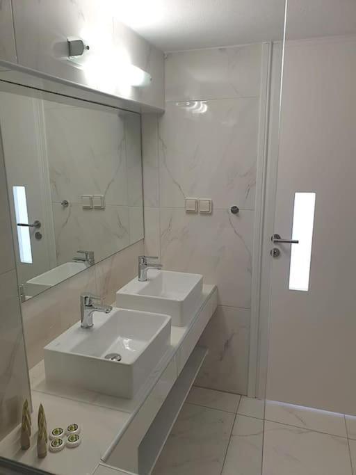 Hh Bay Apartman Logarász Kültér fotó